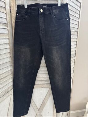 157. ICON  Slim Straight Men’s Jeans size 34 pre owned